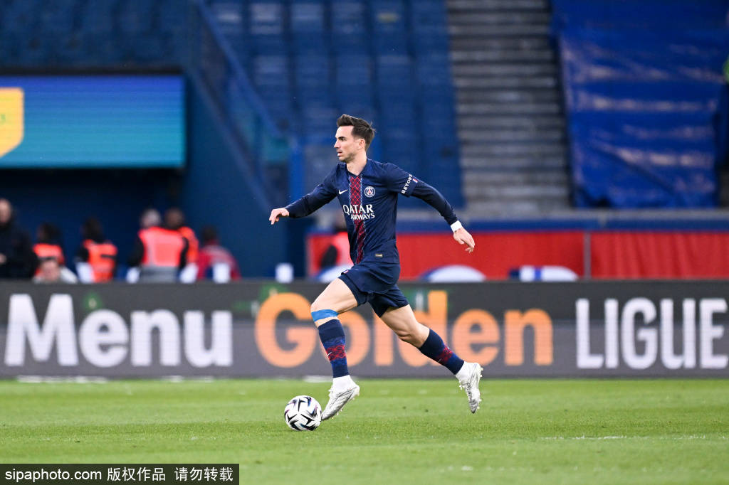 法甲第26轮：巴黎3-0完胜南特 克瓦拉茨赫利亚点射+凌波微步双响